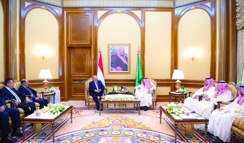 الملك يبحث مستجدات المنطقة مع الرئيس اليمني