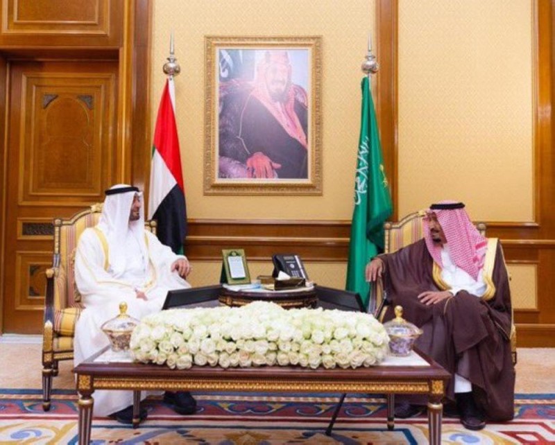 الملك يستعرض أوضاع المنطقة مع ولي عهد أبوظبي