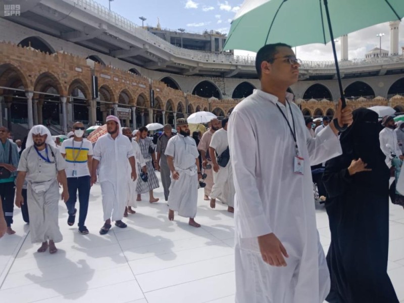 منى تودع ضيوفها المتعجلين