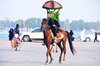 شاطئ «عزيزية الخبر» مقصد الزوار خلال إجازة العيد