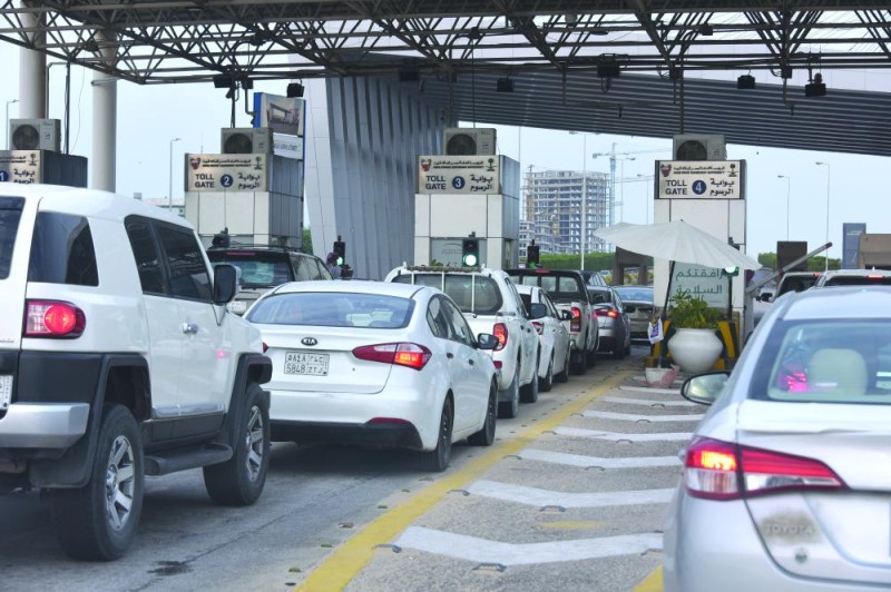 353 ألف مسافر يعبرون جسر الملك فهد في «الأضحى»