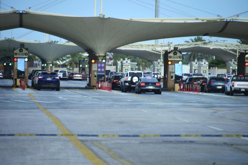 353 ألف مسافر يعبرون جسر الملك فهد في «الأضحى»
