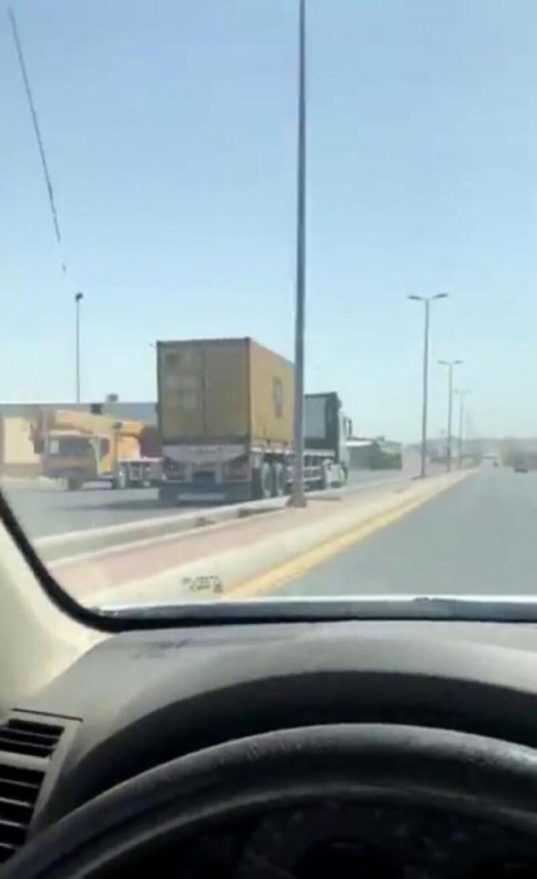 جدة.. الإطاحة بسائق شاحنة قادها عكس الاتجاه