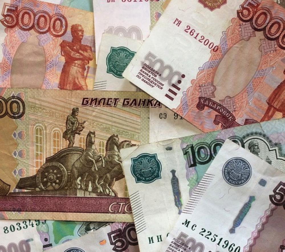 'الروبل ' يواصل الهبوط لأدنى مستوى منذ مايو الماضي