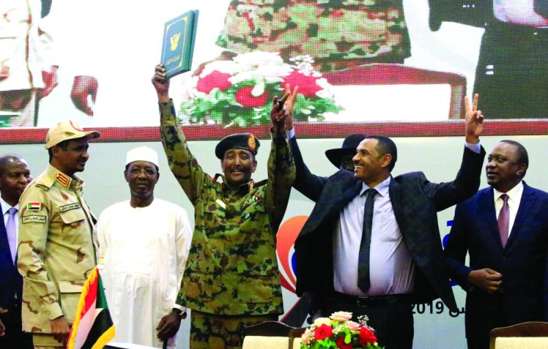 السودان يدخل تاريخه الجديد.. ومجلس سيادي اليوم