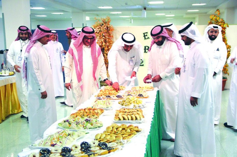 الدوائر الحكومية بالأحساءتعايد منسوبيها