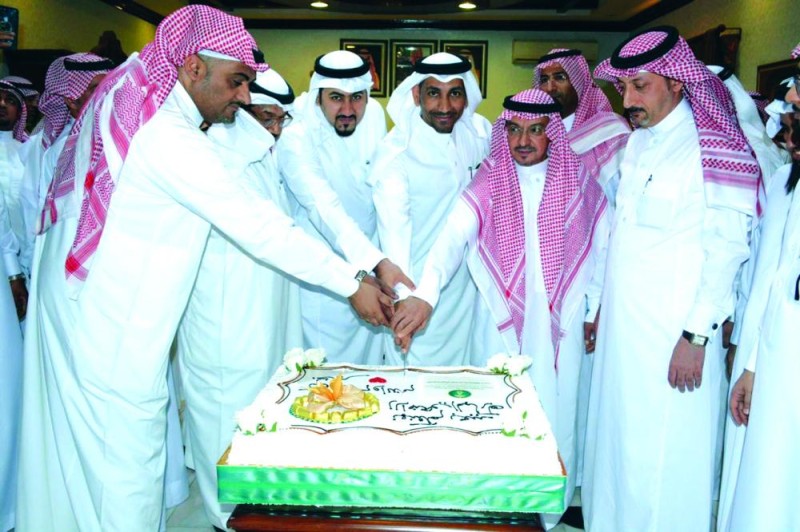 الدوائر الحكومية بالأحساءتعايد منسوبيها