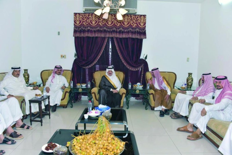 أمير الشرقية يعزي أسرة «العطيشان»