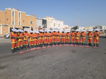 بالصور .. الزي الجديد لرجال النظافة بالدمام