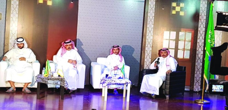 شعراء ديوان العرب يبدعون على مسرح فنون جدة