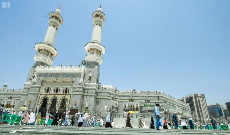 إنجاز 85 % من تطوير الساحات الخارجية بالحرم