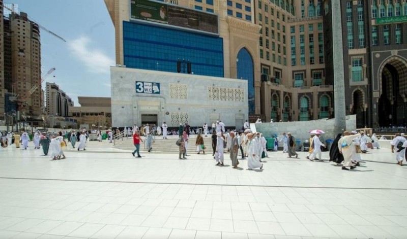 إنجاز 85 % من تطوير الساحات الخارجية بالحرم