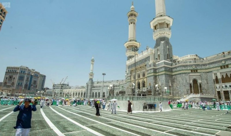 إنجاز 85 % من تطوير الساحات الخارجية بالحرم