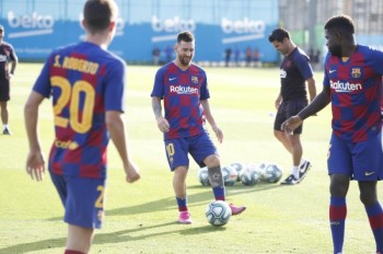 ميسي يعود لتدريبات برشلونة قبل مواجهة «بيتيس»