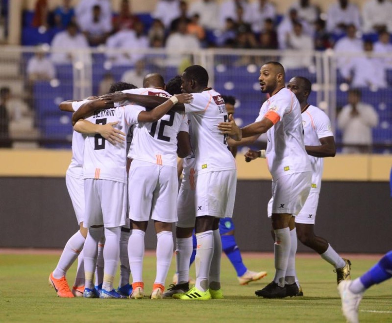 الشباب يتجاوز الفتح بثنائية
