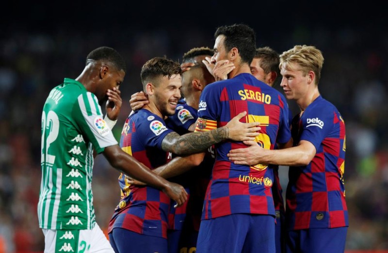 «جريزمان» يقود برشلونة لمعاقبة بيتيس بخماسية 