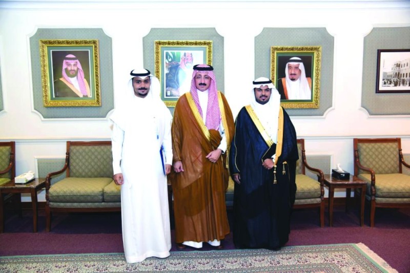 محافظ الأحساء يشيد بجهود «الخدمة المدنية»
