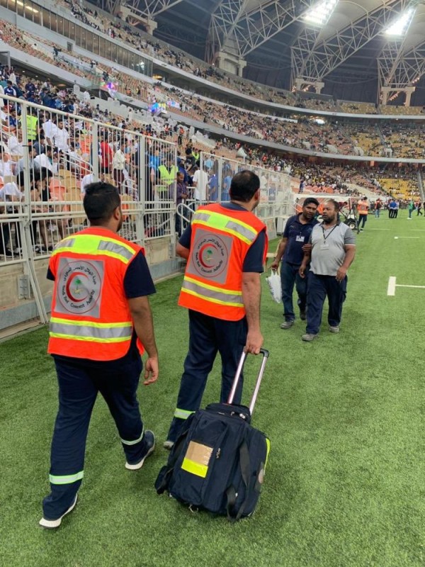 بالصور.. إسعاف 33 حالة في مباراة الاتحاد والهلال