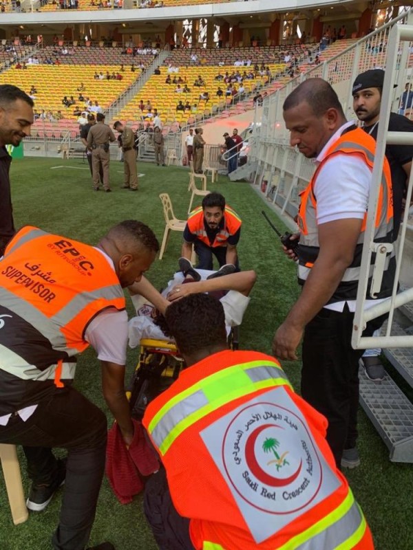 بالصور.. إسعاف 33 حالة في مباراة الاتحاد والهلال