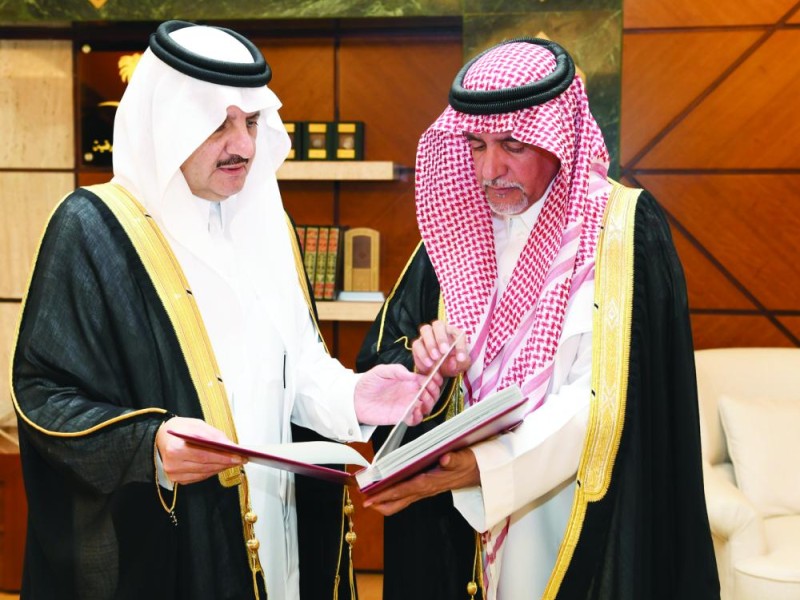 أمير الشرقية يطلع على تقرير عن موسم «خرص التمور»