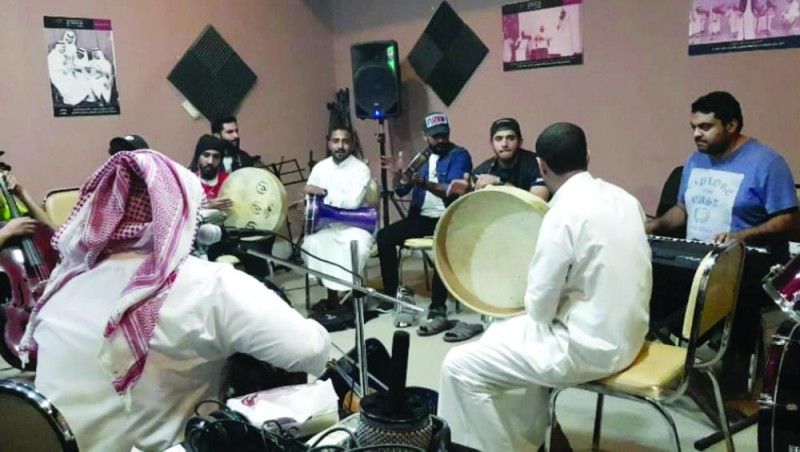 فنانون يصقلون موهبتهم في مجلس ثقافة الأحساء الموسيقي