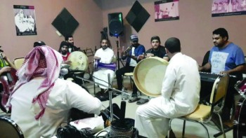 فنانون يصقلون موهبتهم في مجلس ثقافة الأحساء الموسيقي