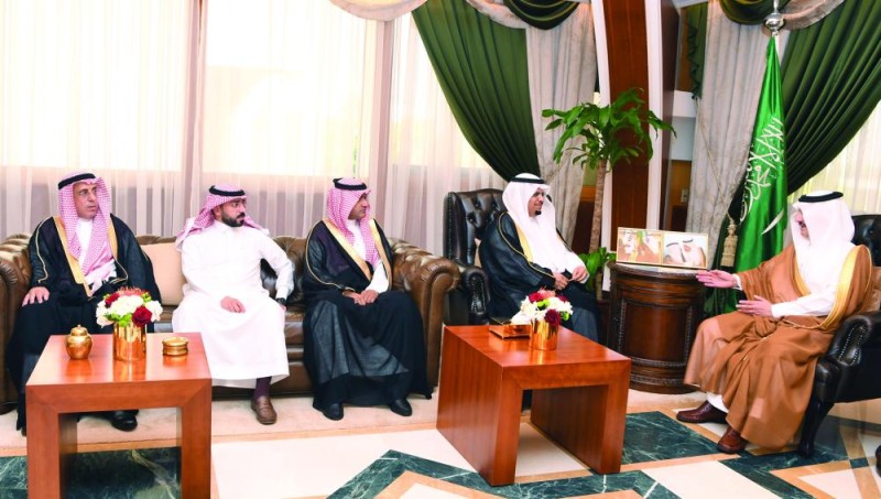 أمير الشرقية ينوه بما توليه القيادة من اهتمام للقطاع التعليمي