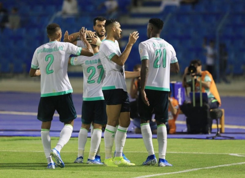 الأهلي ينتزع فوزا صعبا من الاتفاق