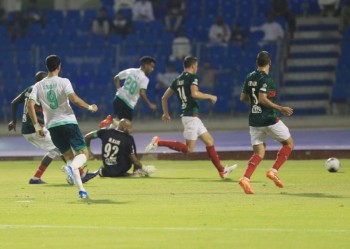 الأهلي ينتزع فوزا صعبا من الاتفاق