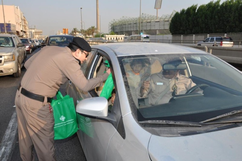 استقبال بالورود .. مرور الشرقية يدخل البهجة في نفوس الطلاب