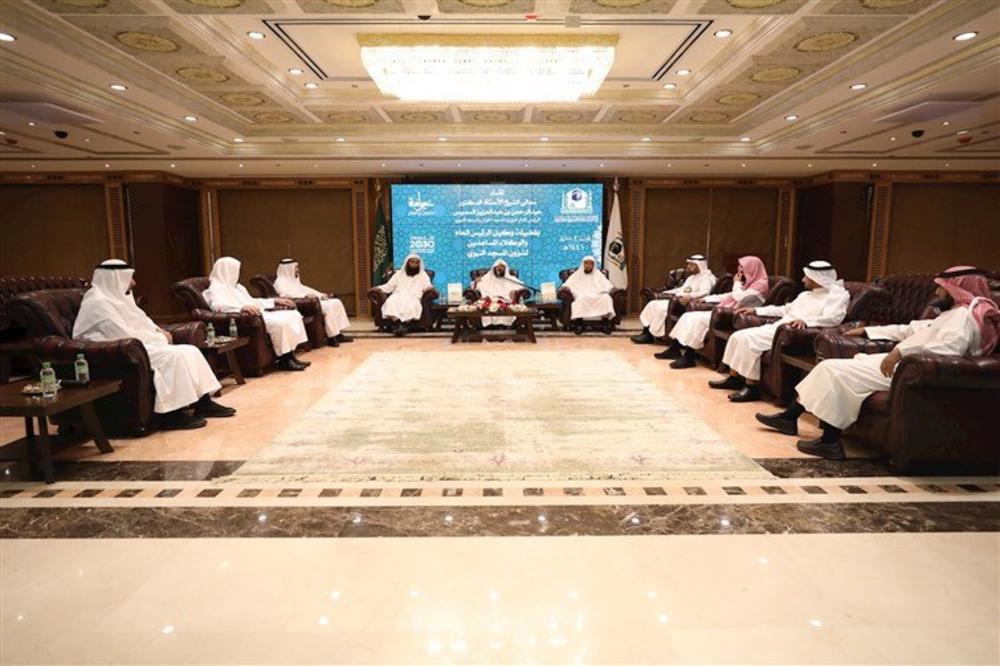 السديس يشدد على تطوير الأعمال بإتقان وإخلاص