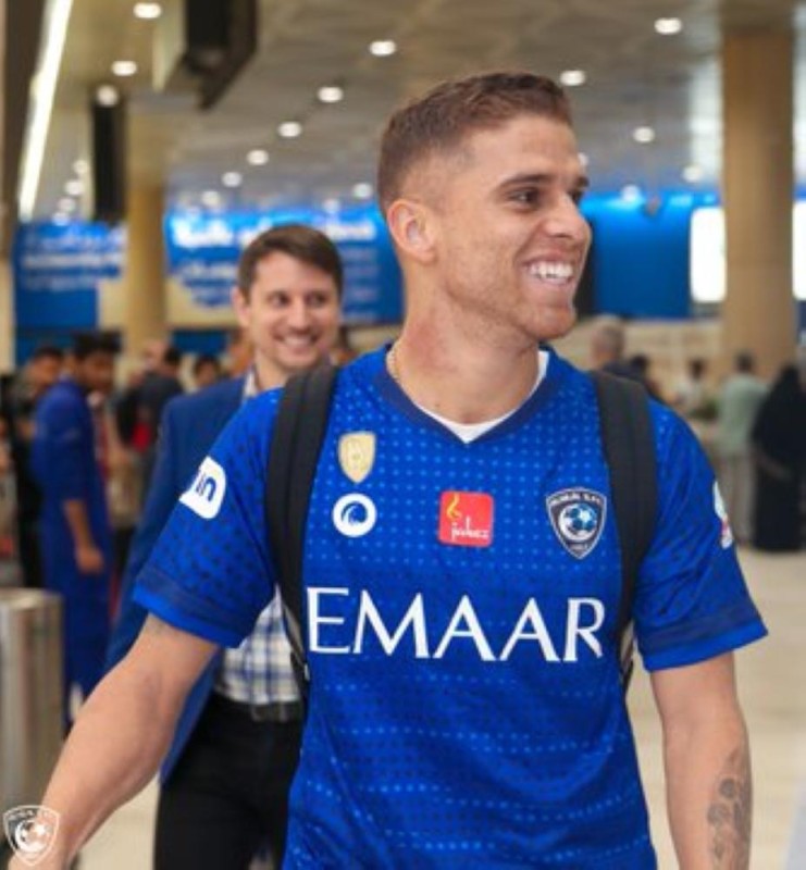 جماهير الهلال تحتفل بالكولومبي كويلار