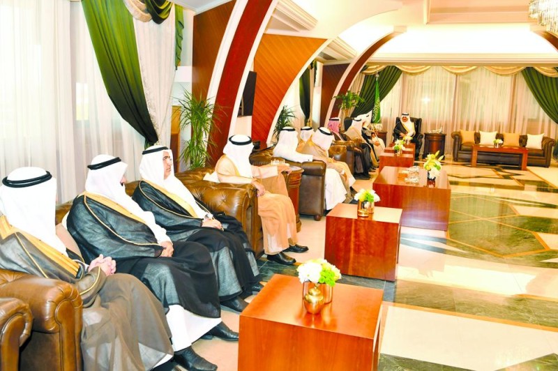 أمير الشرقية يلتقي مع أسرة «بوخمسين»