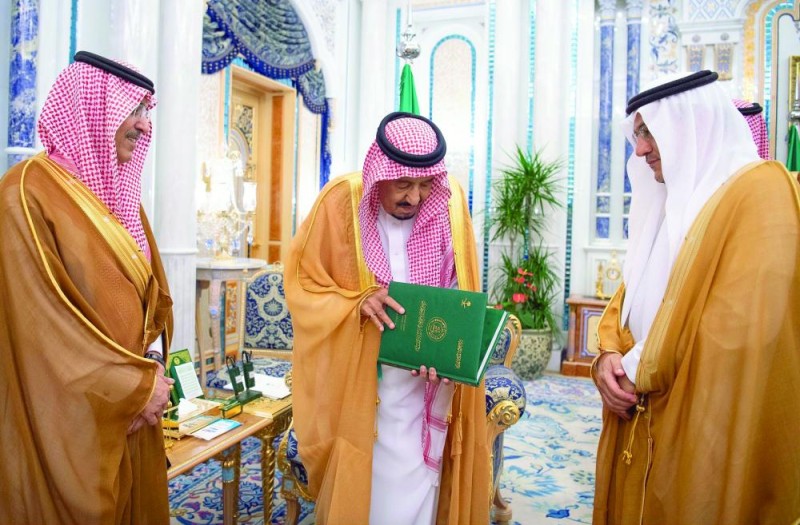 الملك ينوه بدور «النقد» في خدمة الاقتصاد الوطني