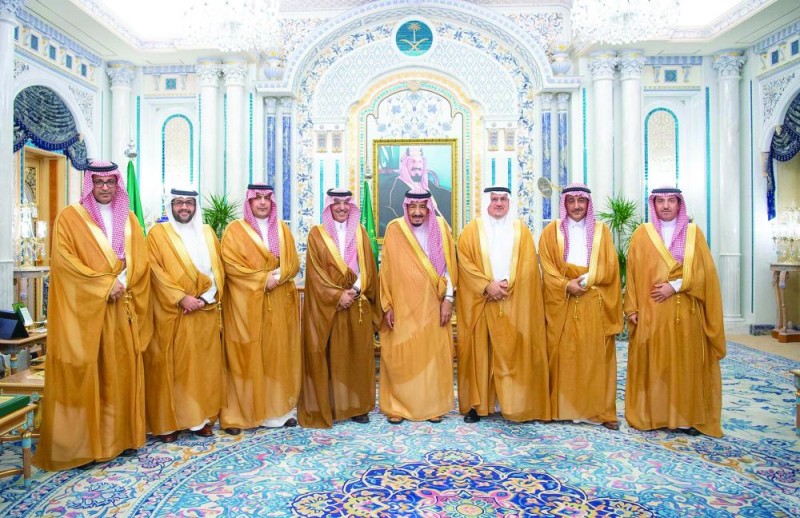 الملك ينوه بدور «النقد» في خدمة الاقتصاد الوطني