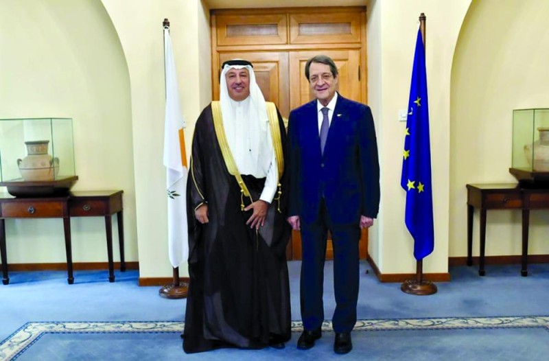الشريف ينقل تحيات القيادة للرئيس القبرصي