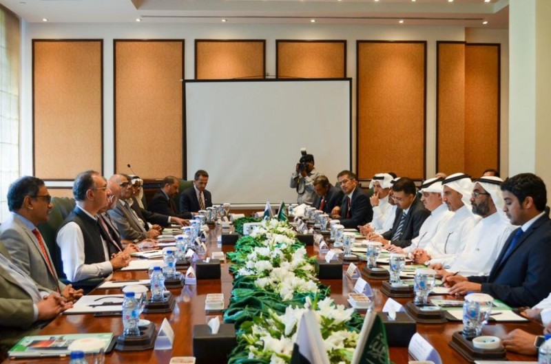 مباحثات سعودية باكستانية في مجالات الطاقة والتعدين