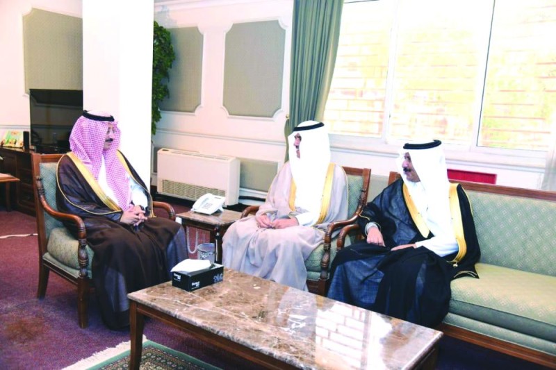 محافظ الأحساء يطلع على تطوير الخدمات الصحية