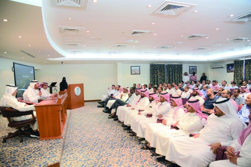 ورشة عمل لصيانة الطرق بنظام «MMS»
