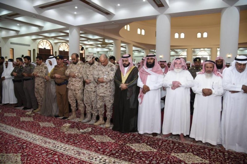 أداء صلاة الميت على ' المري' شهيد الأحساء
