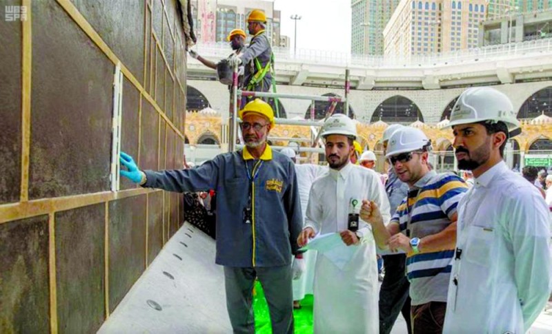 استكمال أعمال الصيانة للكعبة المشرفة