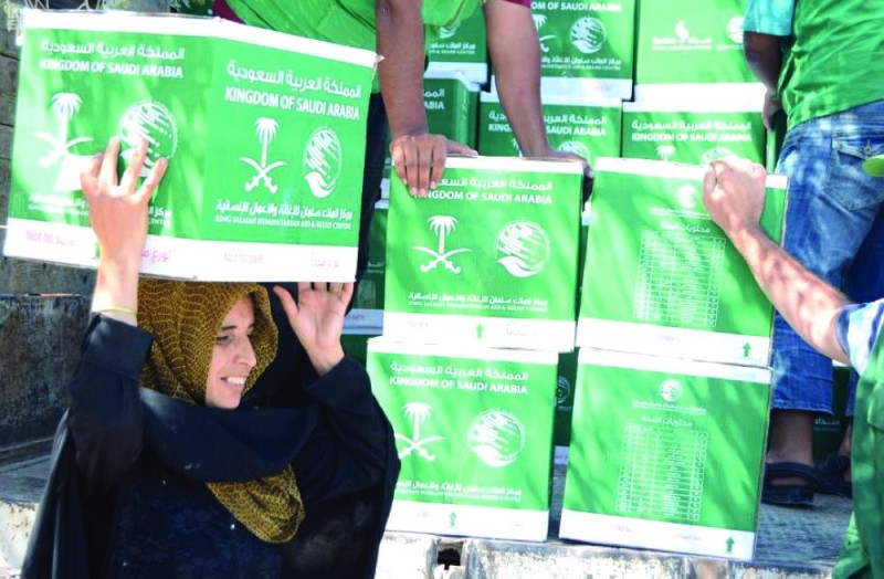 مركز الإغاثة يوزع أغذية في إدلب