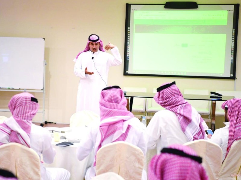 «دورة» تهييء الأندية للاستثمار الرياضي