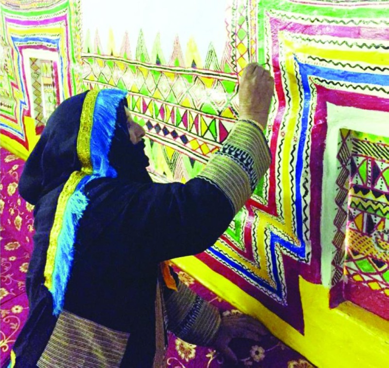 «فن القط».. إبداع بلمسات الأنوثة