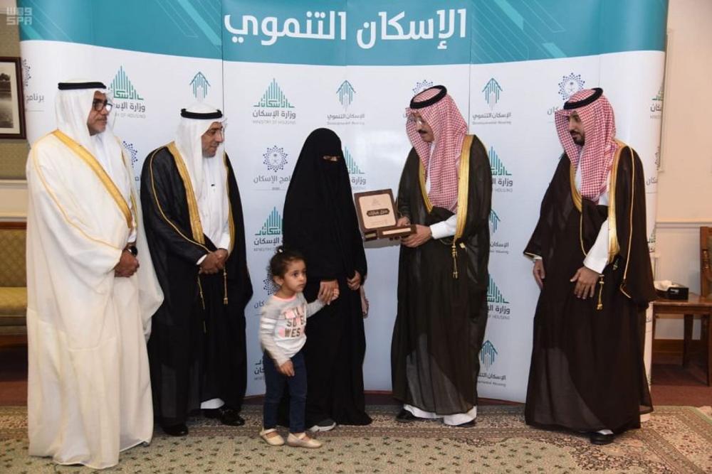 تسليم وحدات إسكان تنموي فى الأحساء