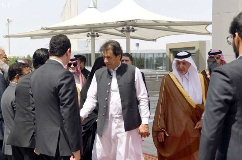 رئيس وزراء باكستان يصل جدة