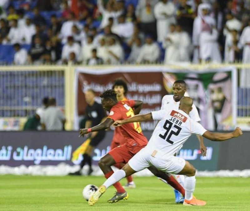 «الشباب» يواصل النزيف ويتعادل مع «ضمك»
