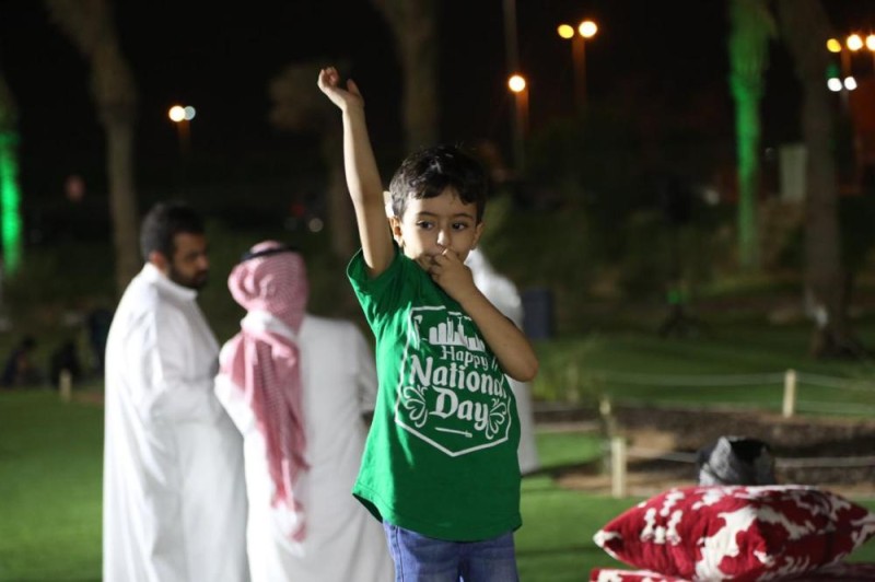 بالصور .. فرحة أطفال الشرقية باليوم الوطني