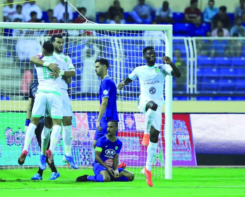 الهلال فوق الخيال.. صدارة وجمال