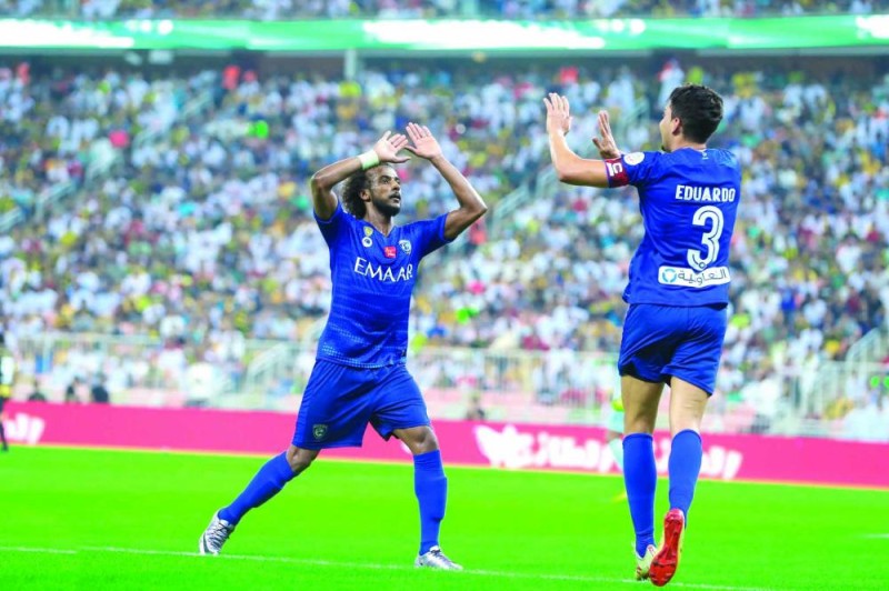 الهلال فوق الخيال.. صدارة وجمال